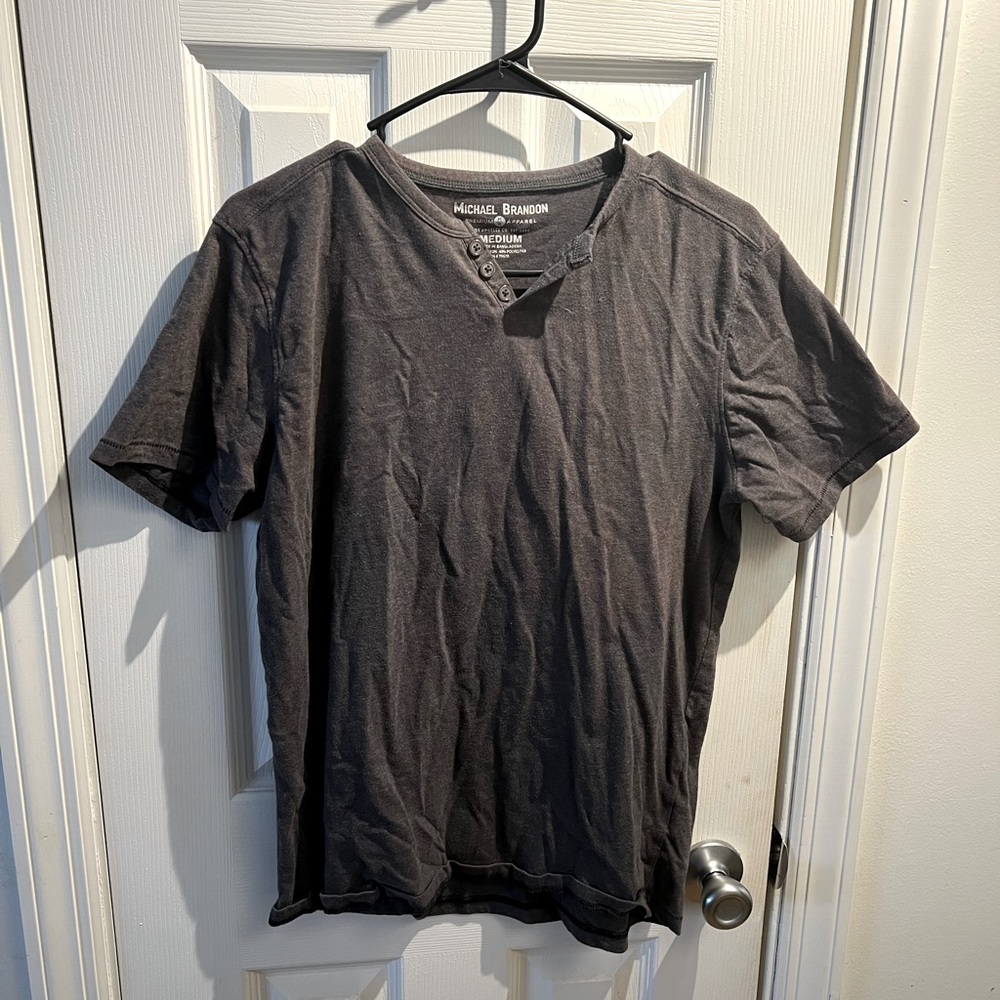 Men’s Michael Brandon v-neck tee